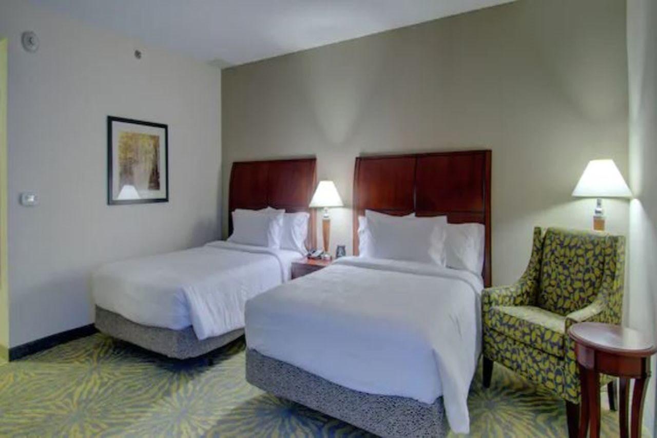 Hilton Garden Inn Norwalk Eksteriør billede
