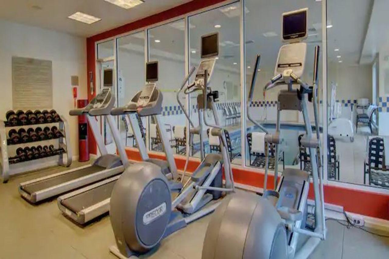 Hilton Garden Inn Norwalk Eksteriør billede