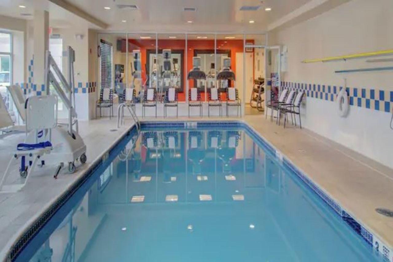 Hilton Garden Inn Norwalk Eksteriør billede