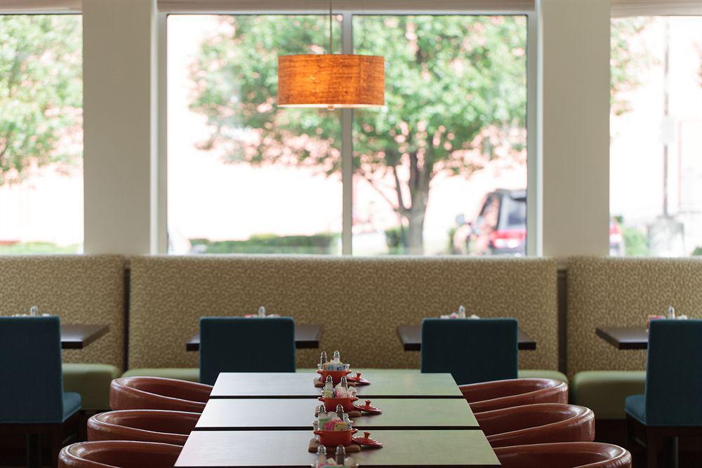 Hilton Garden Inn Norwalk Eksteriør billede