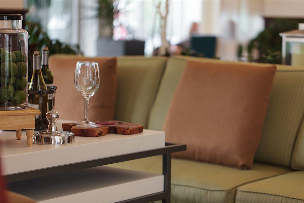 Hilton Garden Inn Norwalk Eksteriør billede