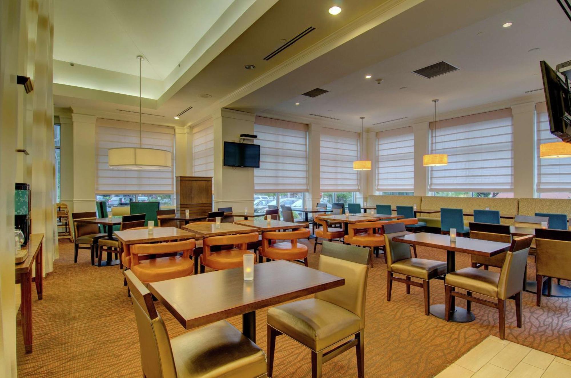 Hilton Garden Inn Norwalk Eksteriør billede