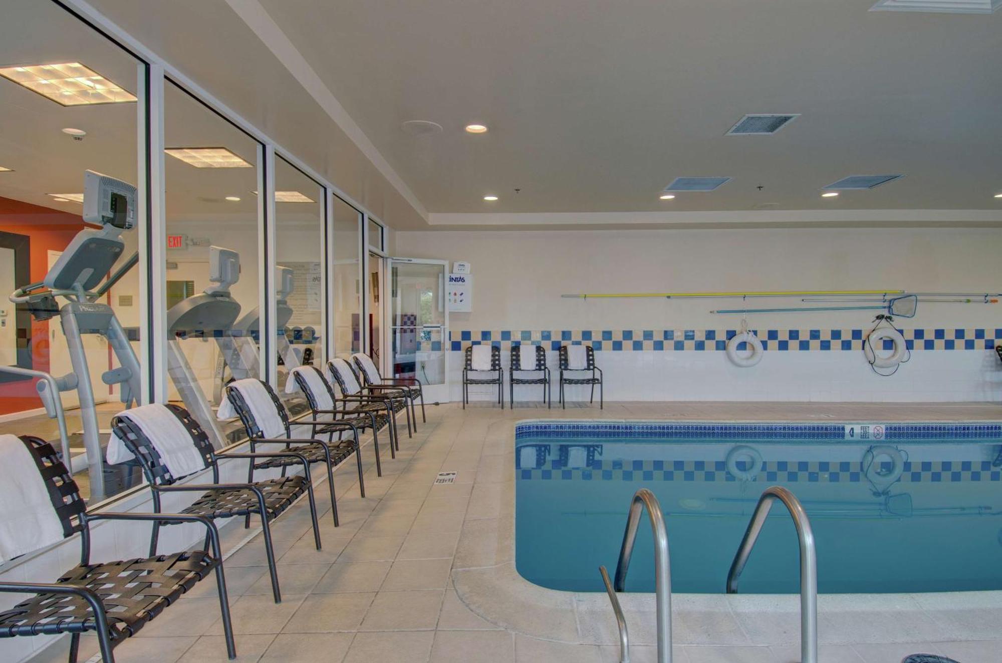 Hilton Garden Inn Norwalk Eksteriør billede