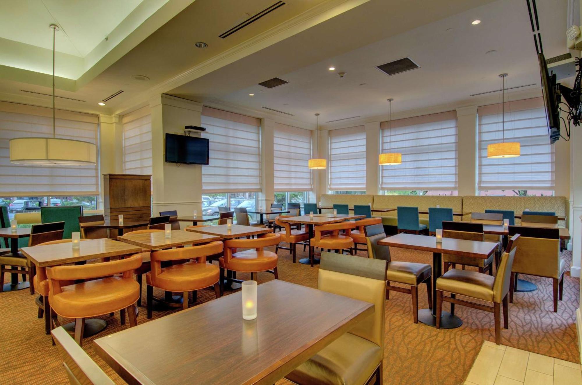 Hilton Garden Inn Norwalk Eksteriør billede