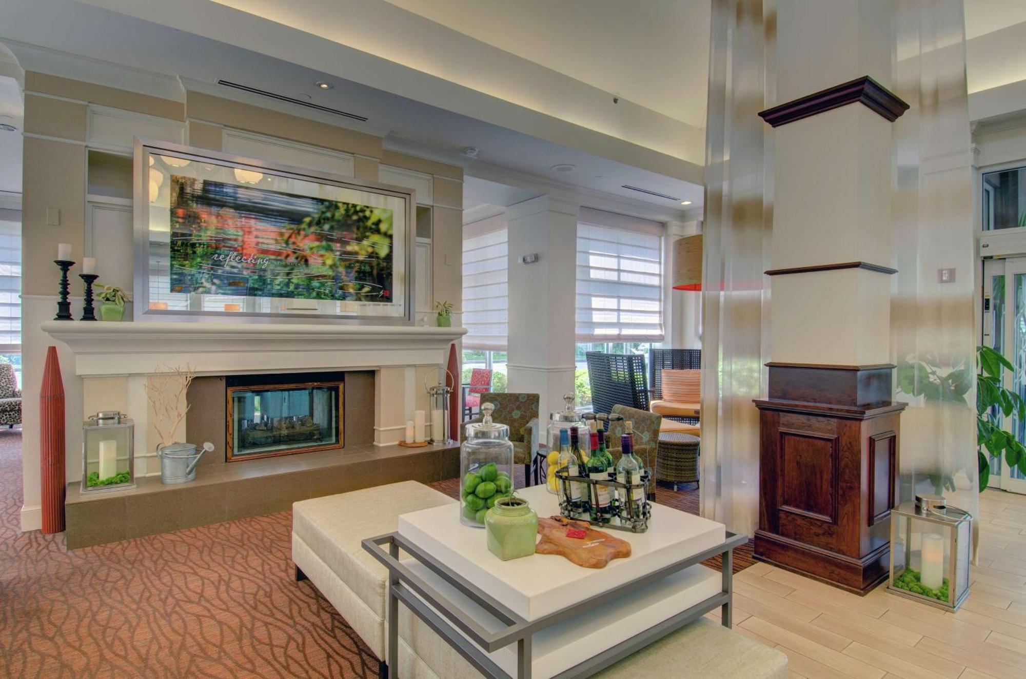 Hilton Garden Inn Norwalk Eksteriør billede
