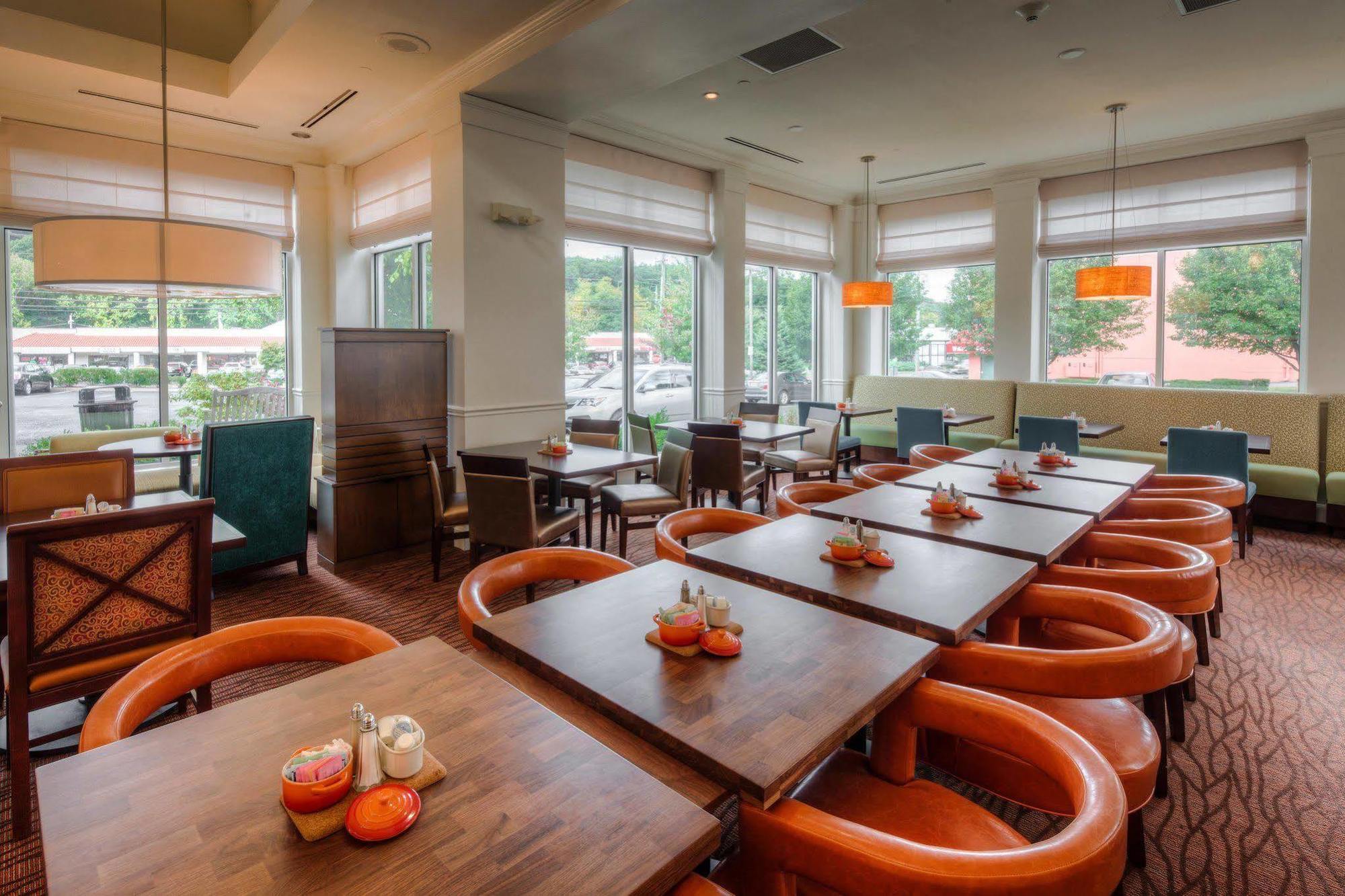Hilton Garden Inn Norwalk Eksteriør billede